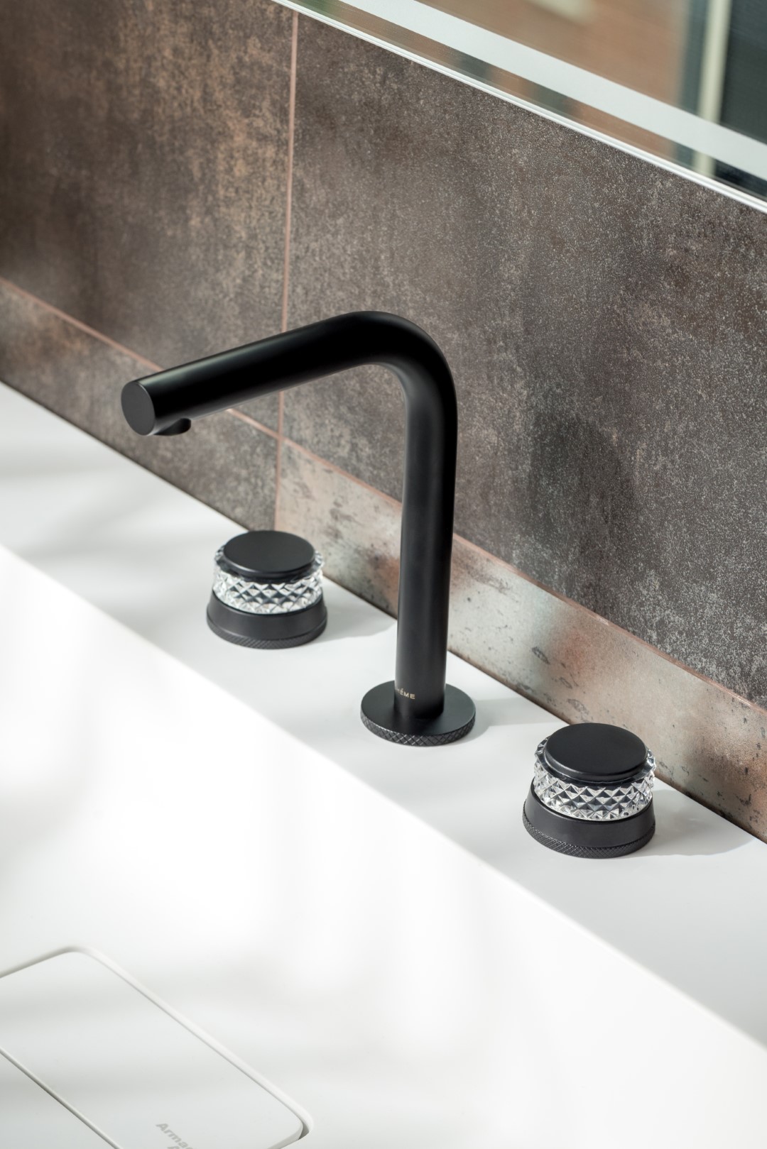 Смеситель на столешницу AURA на 3 отв. BLACK 152-B-A