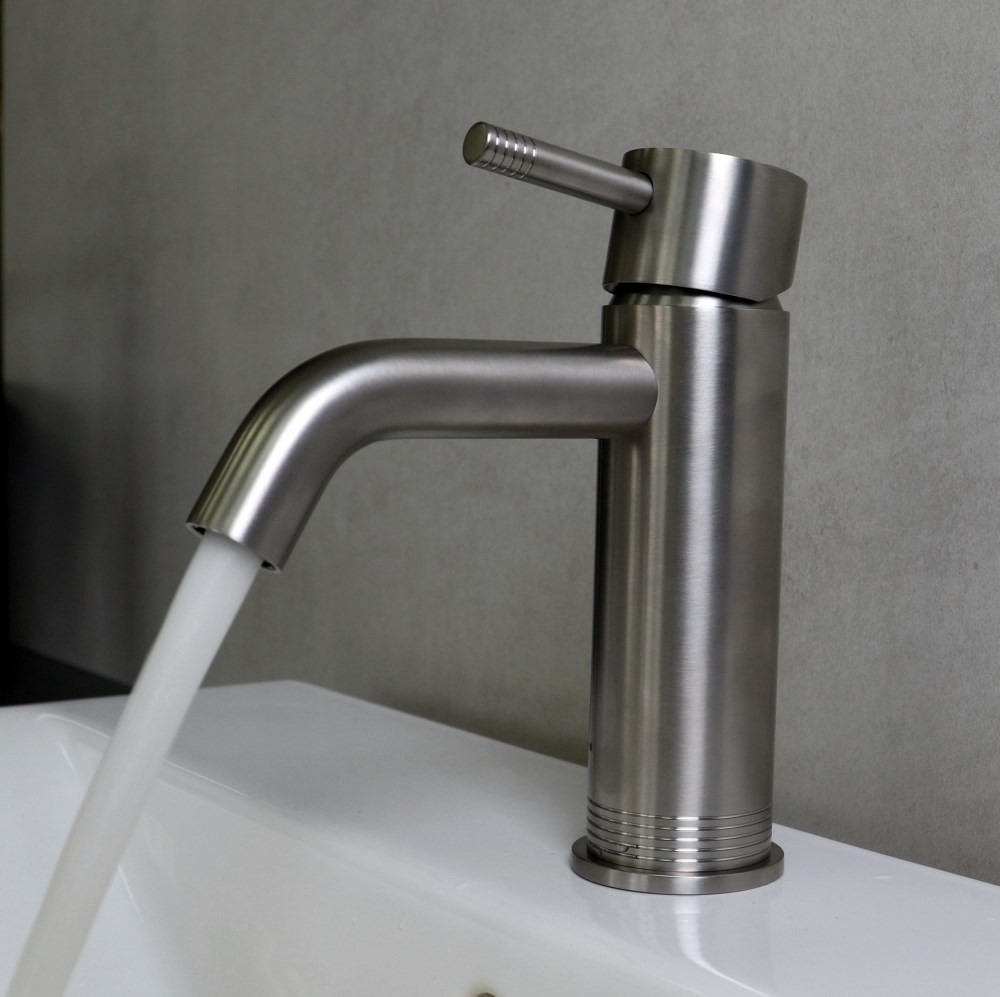 RU720E03Q AQUAELITE смеситель для раковины KINO, 3/8", шлифованная сталь
